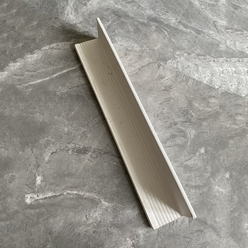 Resistente UV della disposizione del bordo della parete degli angolari protettivi della parete del PVC di progettazione grafica