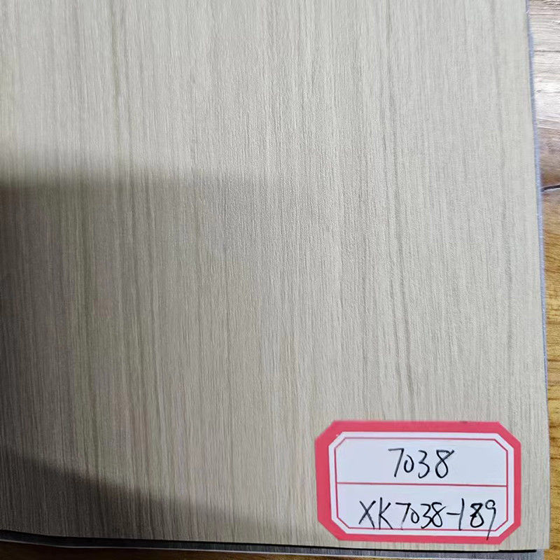 Acque resistenti a fuoco anti-UV WPC rivestimento della parete levigatura spazzolatura in incisione design pallet cartone
